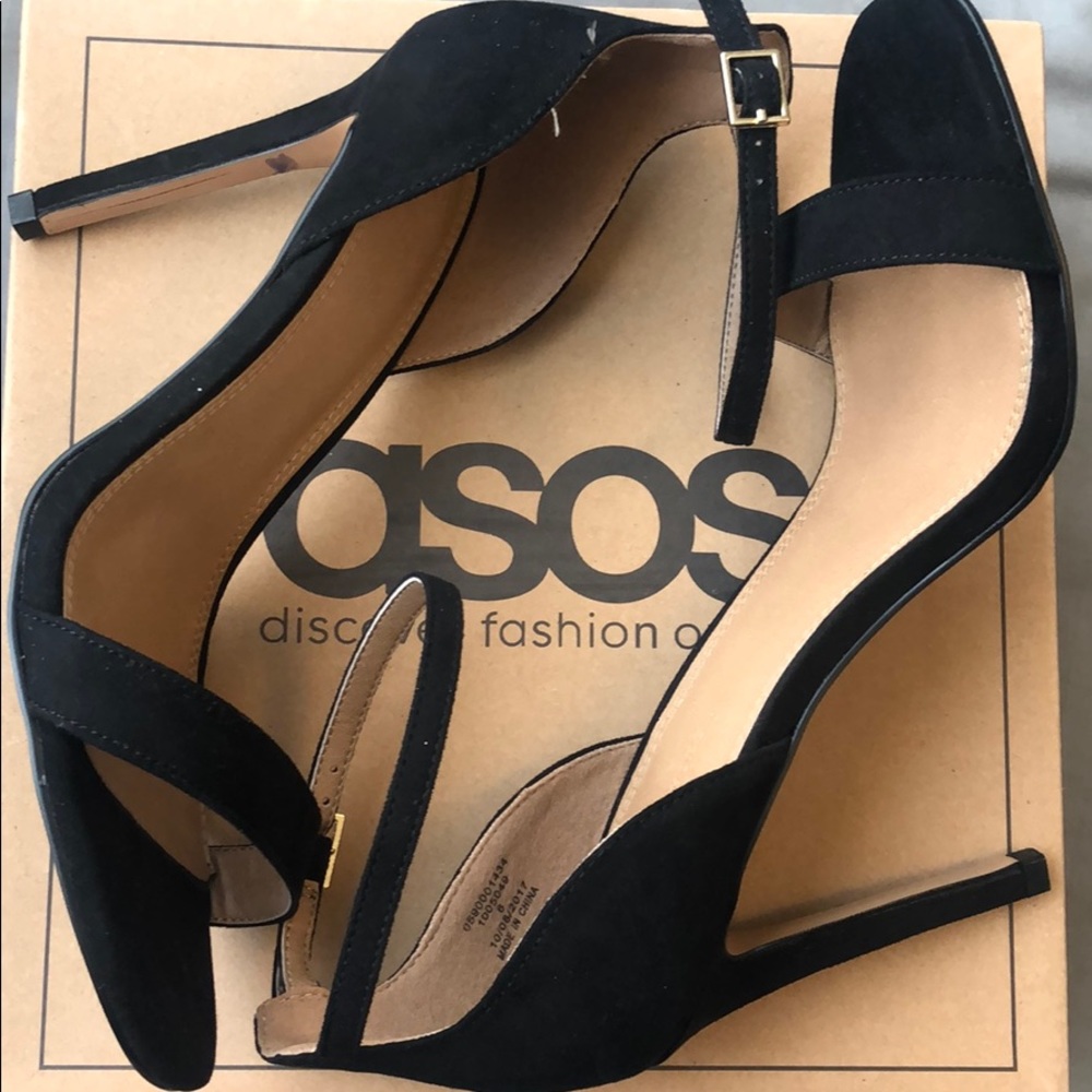 Brand new black sandal heels